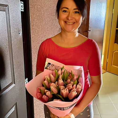 фотозвіт доставки 25 рожевих тюльпанів